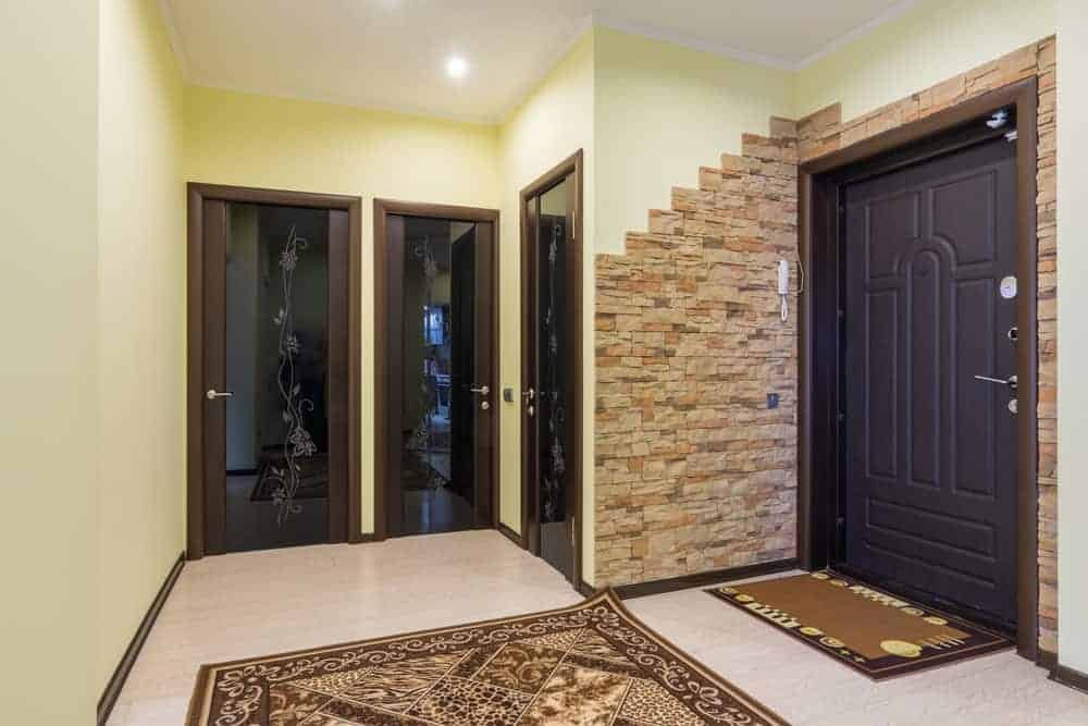 Entrance mirrored doors