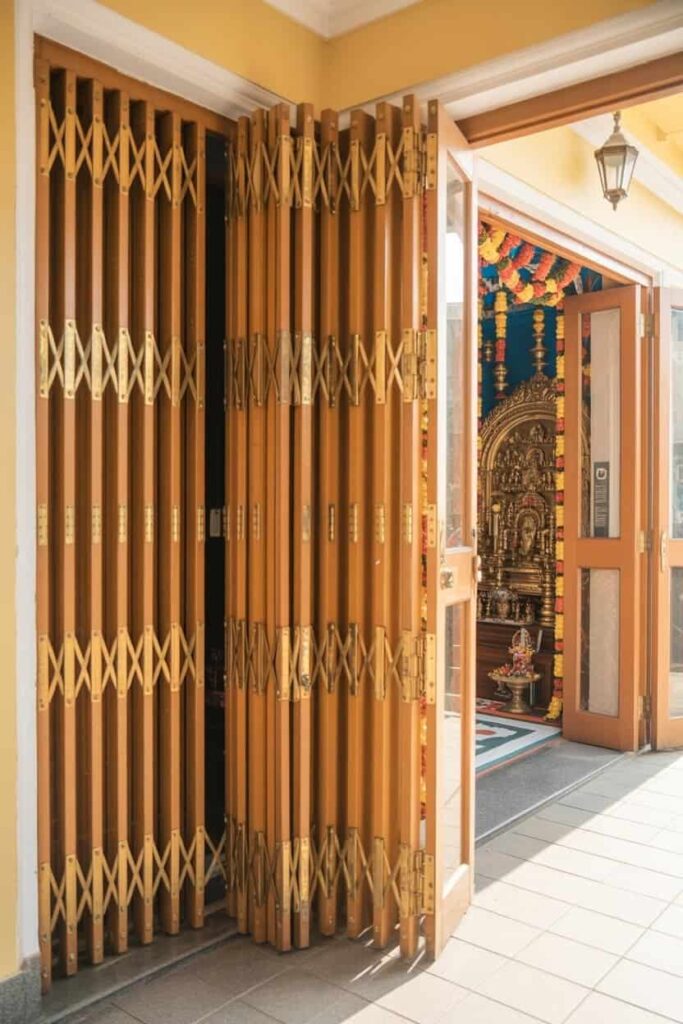 wide-opening accordion system doors with narrow panels